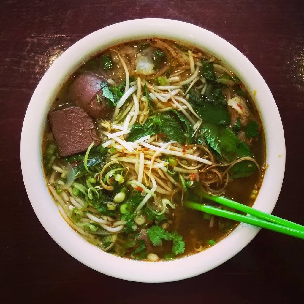 Pho Loan | restaurant | 1114 W Argyle St, Chicago, IL 60640, USA | 7733344500 OR +1 773-334-4500