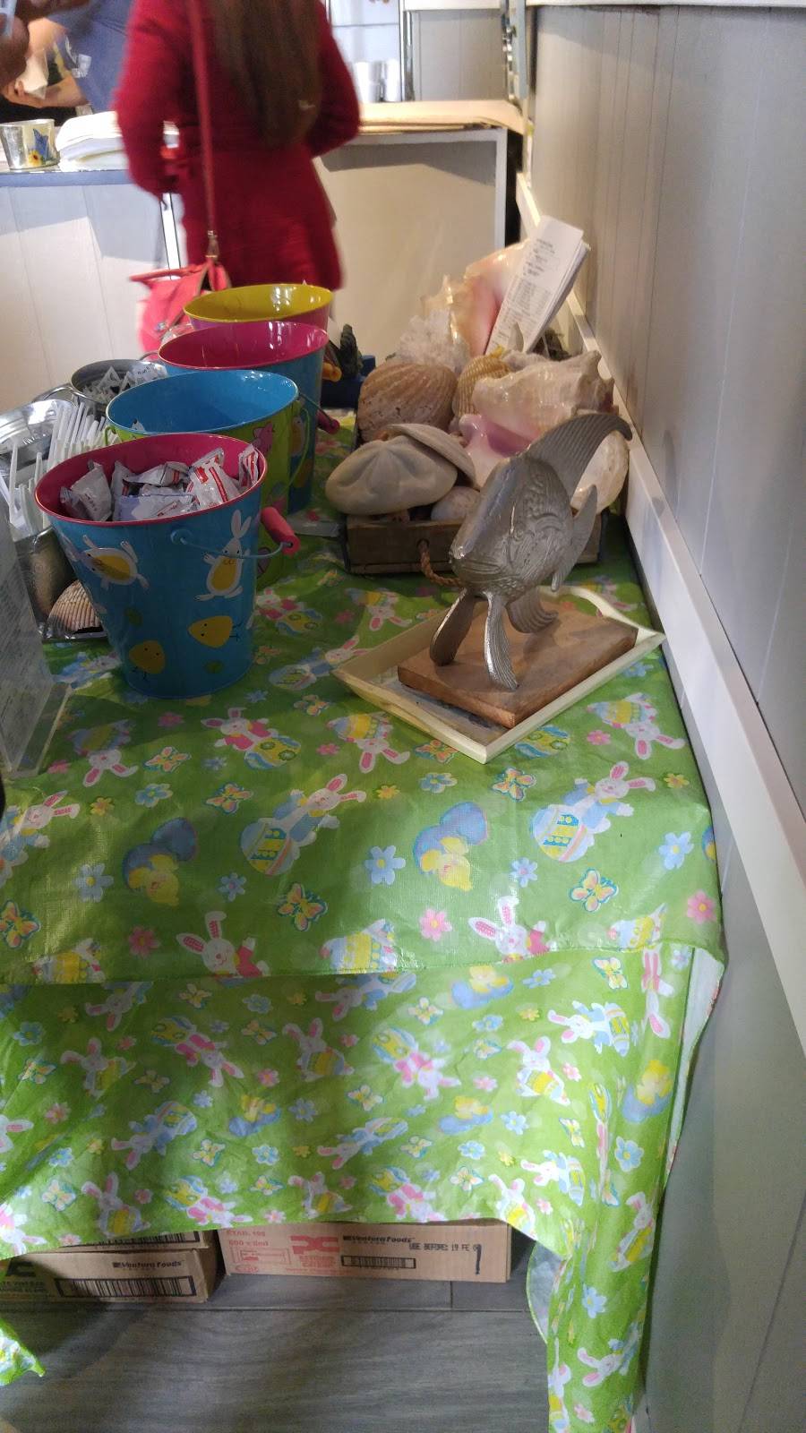 Applewood Fish and Chips | restaurant | 1020 Burnhamthorpe Rd E, Mississauga, ON L4Y 2X6, Canada | 9052774045 OR +1 905-277-4045