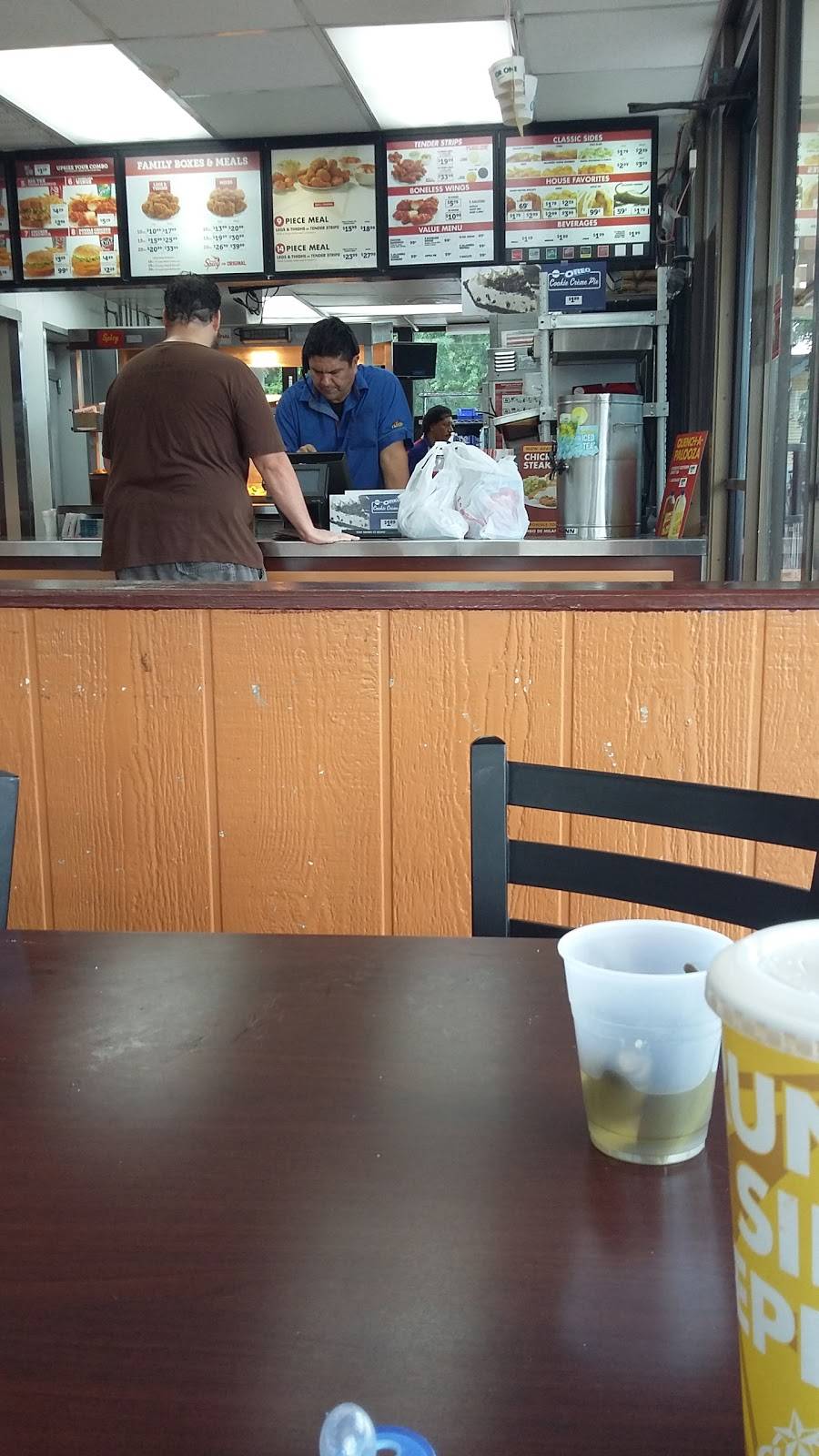 Churchs Chicken | restaurant | 1839 W Hildebrand Ave, San Antonio, TX 78201, USA | 2107325430 OR +1 210-732-5430