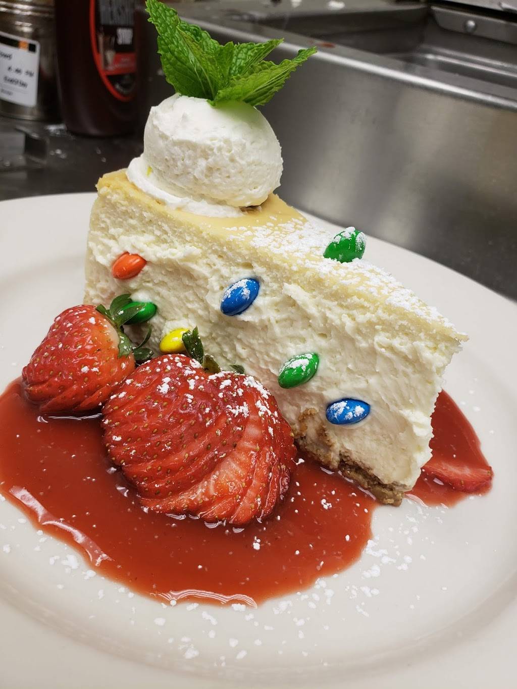 Maggianos Little Italy | restaurant | 2 The Blvd, Richmond Heights, MO 63117, USA | 3148242402 OR +1 314-824-2402