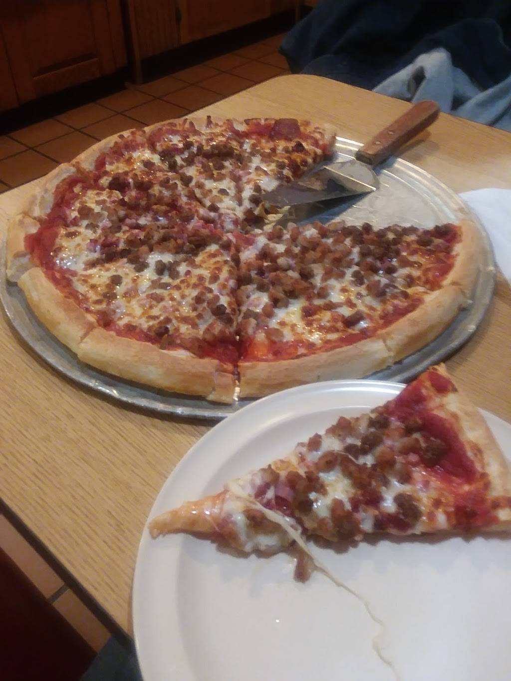 Pizza Plus | restaurant | 14480 W Andrew Johnson Hwy, Bulls Gap, TN 37711, USA | 4232359200 OR +1 423-235-9200