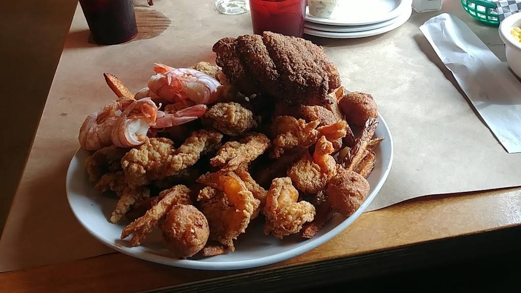 Catfish Charlies Restaurant | restaurant | 6875 MO-224, Wellington, MO 64097, USA | 8162400006 OR +1 816-240-0006