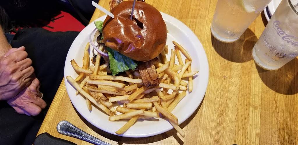 Logans Roadhouse | restaurant | 3698 N Freeway Blvd, Sacramento, CA 95834, USA | 9164198100 OR +1 916-419-8100