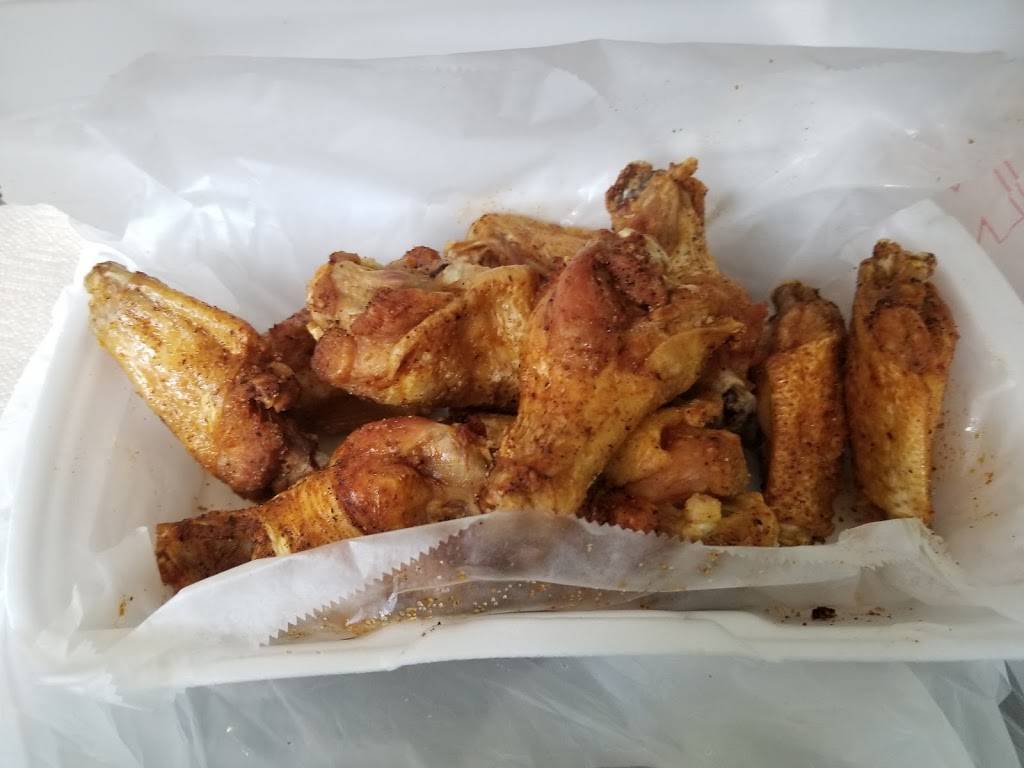 Famous Buffalo Wings & Things | restaurant | 8208 E Colfax Ave, Denver, CO 80220, USA | 3033550098 OR +1 303-355-0098