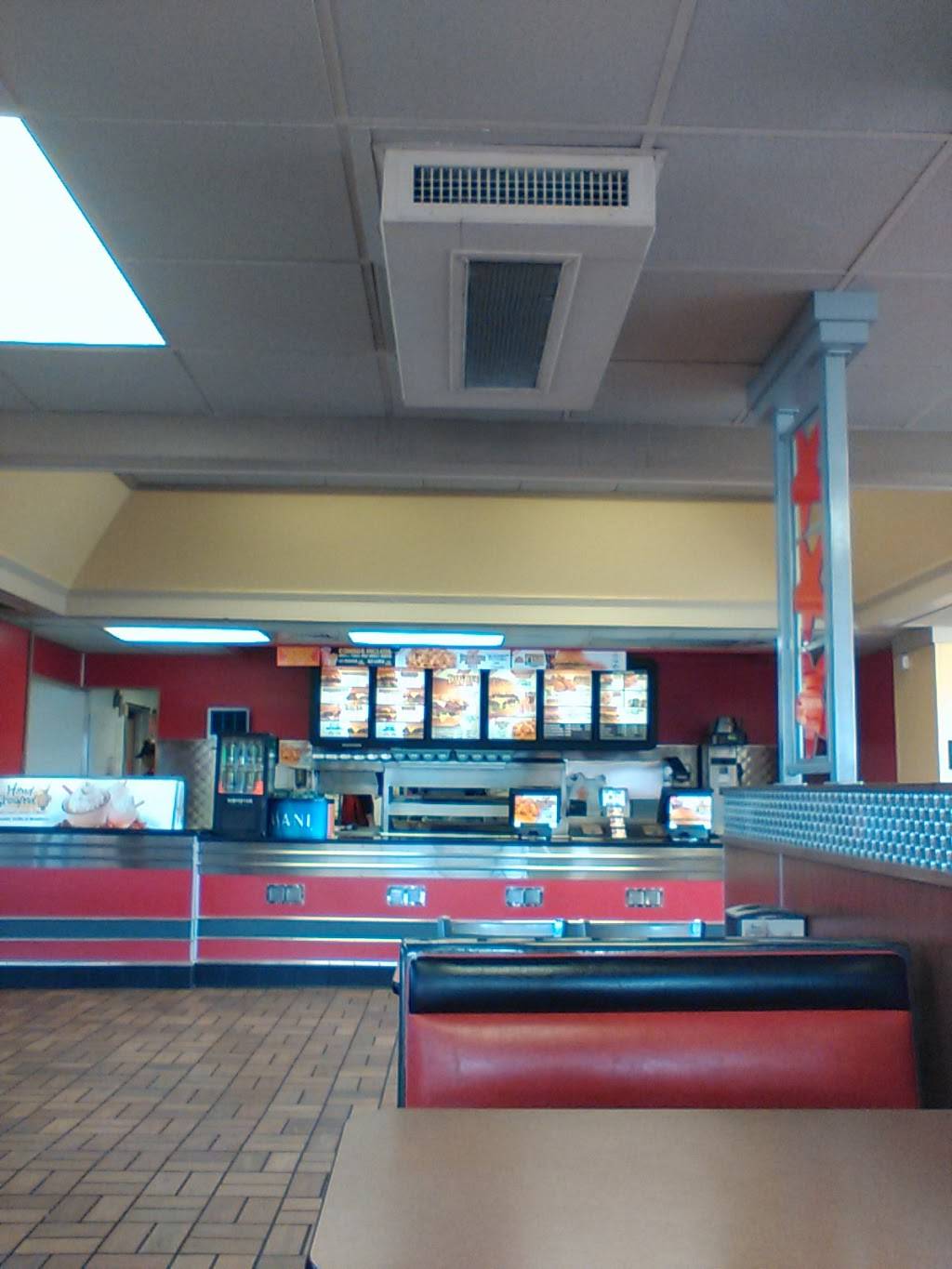 Hardees | restaurant | 2820 Main St, Elwood, IN 46036, USA | 7655522345 OR +1 765-552-2345
