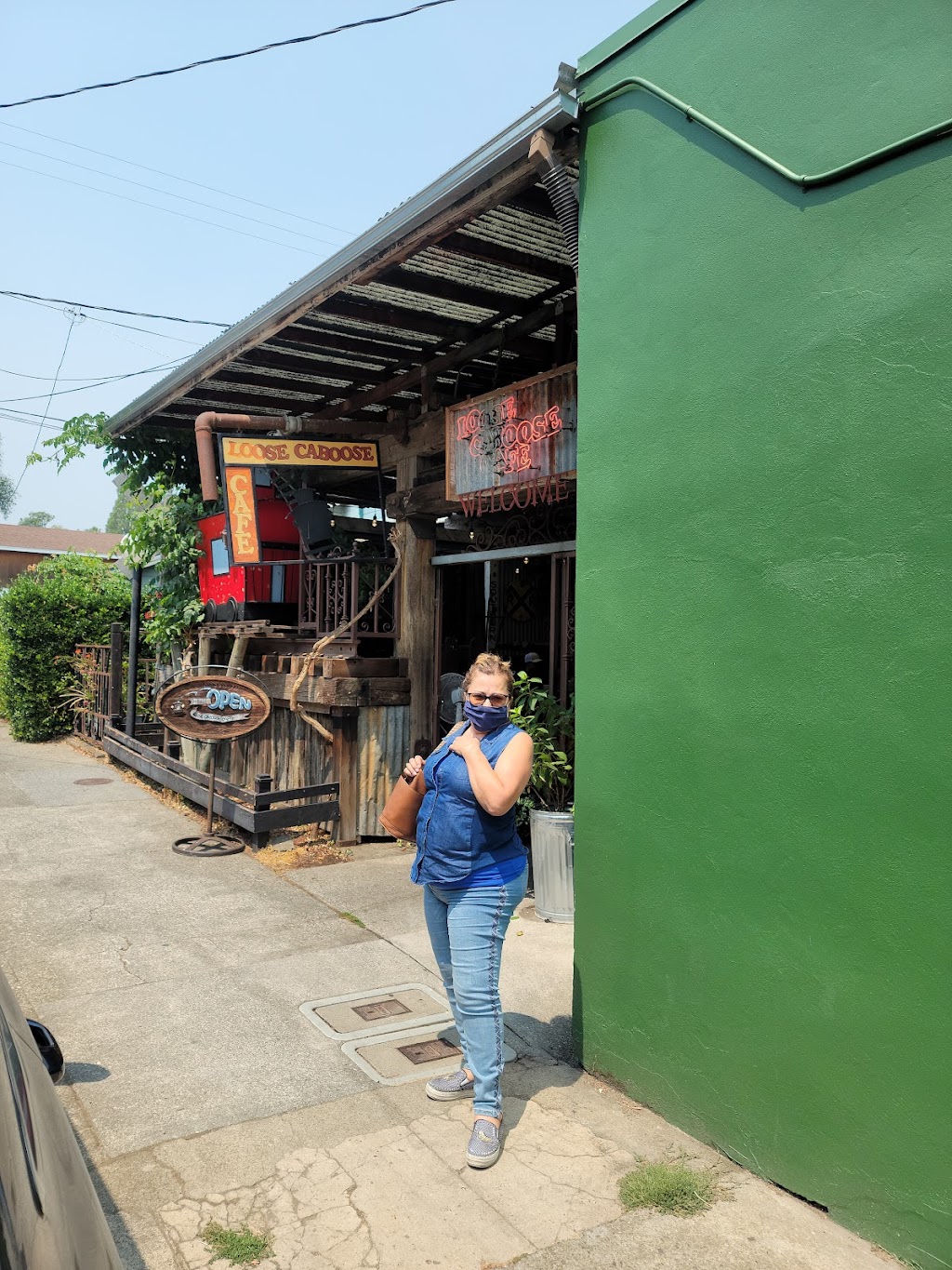 Loose Caboose Cafe | meal takeaway | 10 Wood St, Willits, CA 95490, USA | 7074591434 OR +1 707-459-1434