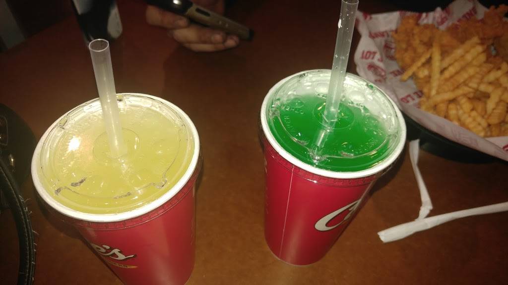 Raising Canes Chicken Fingers | meal takeaway | 1046 Kings Hwy, Shreveport, LA 71104, USA | 3186731112 OR +1 318-673-1112