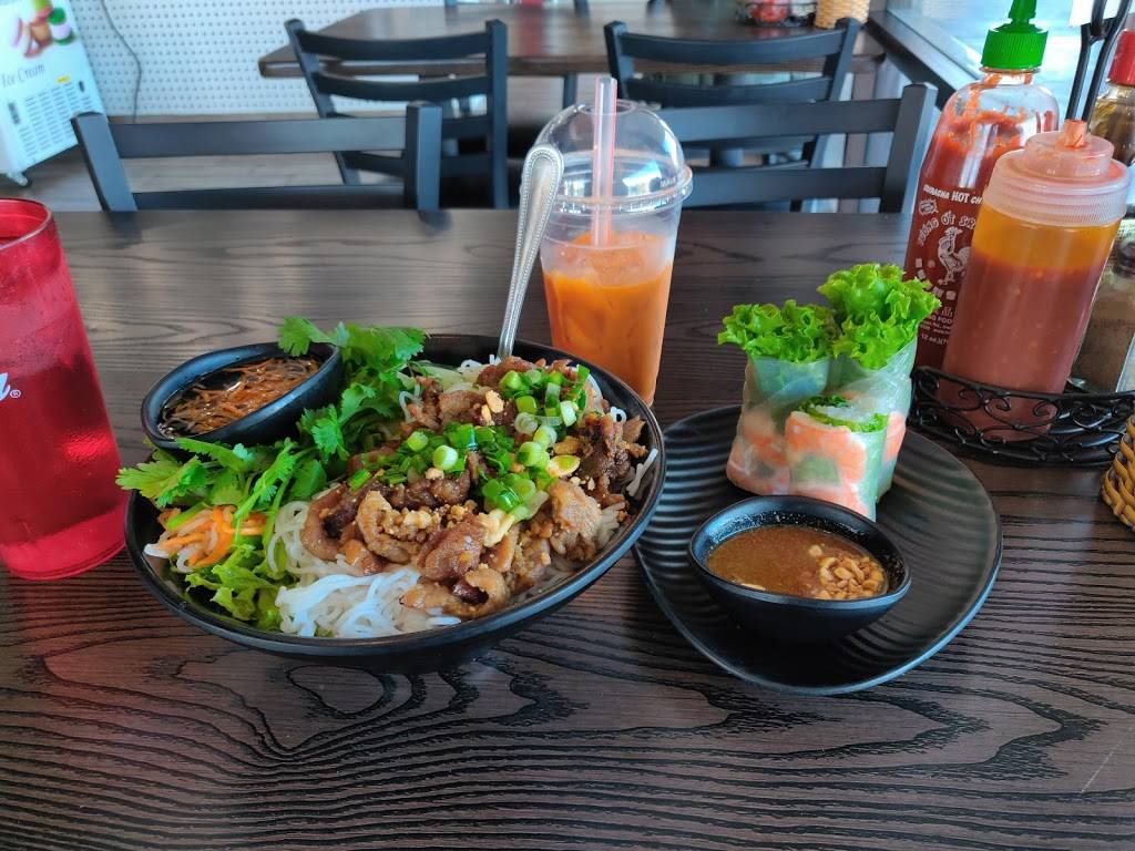 PT PHO Express | restaurant | 13236 N 7th St #101, Phoenix, AZ 85022, USA | 6023145986 OR +1 602-314-5986