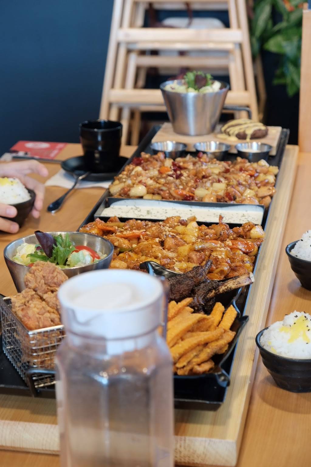 DM Chicken | restaurant | 3250, Midland Ave, Scarborough, ON M1V 0C7, Canada | 4165466035 OR +1 416-546-6035