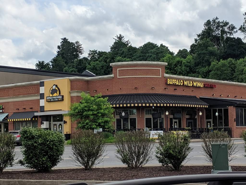 Buffalo Wild Wings | meal takeaway | 1099 Suncrest Towne Centre Drive, Morgantown, WV 26505, USA | 3045983430 OR +1 304-598-3430