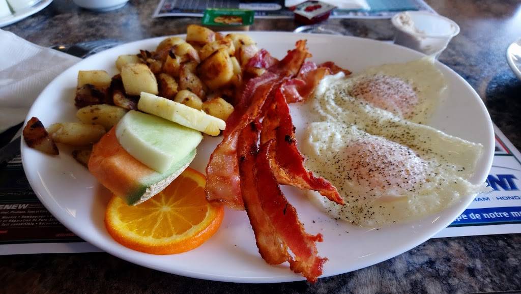 Patio Vidal | restaurant | 470 Boulevard Gréber, Gatineau, QC J8T 6C7, Canada | 8192432003 OR +1 819-243-2003