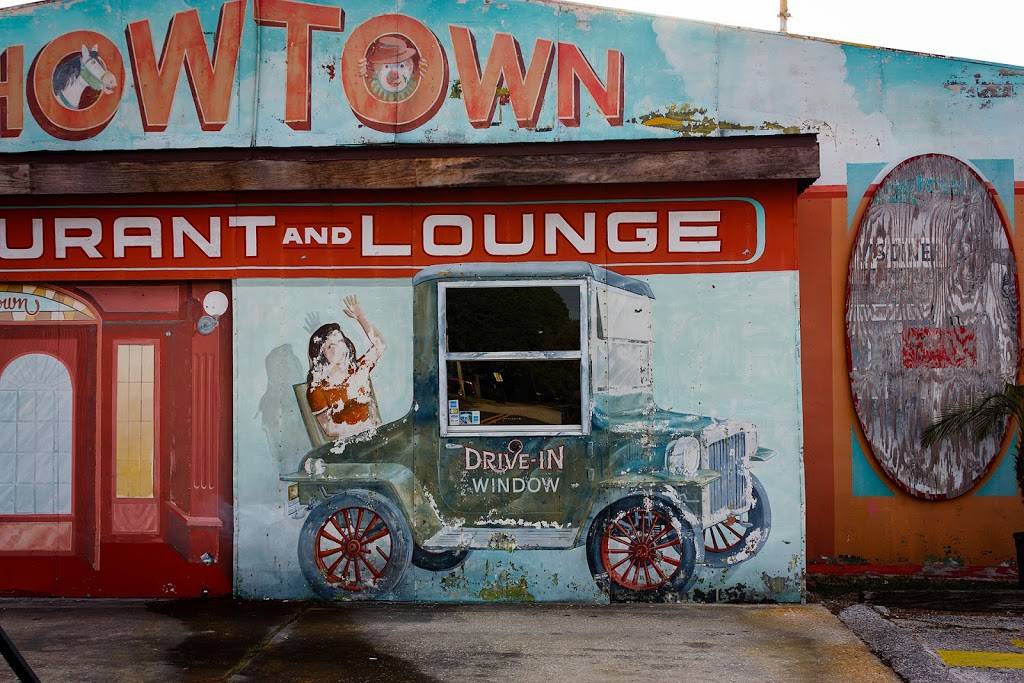 Showtown Bar & Grill | night club | 10902 US Hwy 41 S, Gibsonton, FL 33534, USA | 8136775443 OR +1 813-677-5443