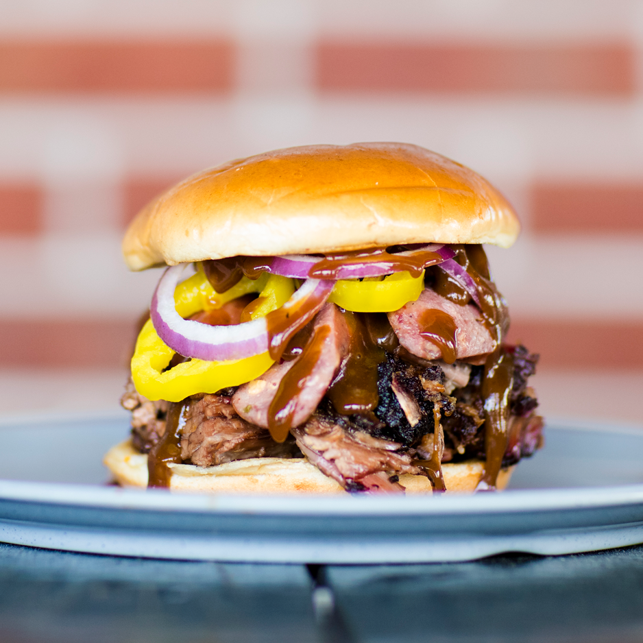 Sonnys BBQ | restaurant | 7055 S Semoran Blvd, Orlando, FL 32822, USA | 4079928818 OR +1 407-992-8818