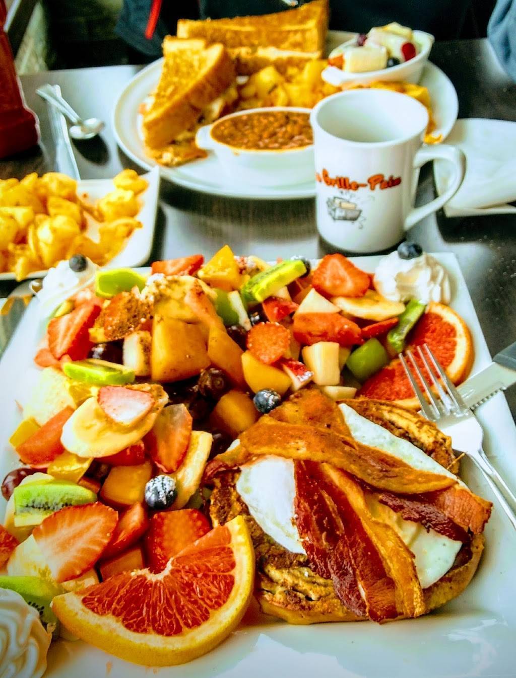 Au Grille-Pain | restaurant | 5526 Boulevard des Laurentides, Laval, QC H7K 2K2, Canada | 4506221400 OR +1 450-622-1400