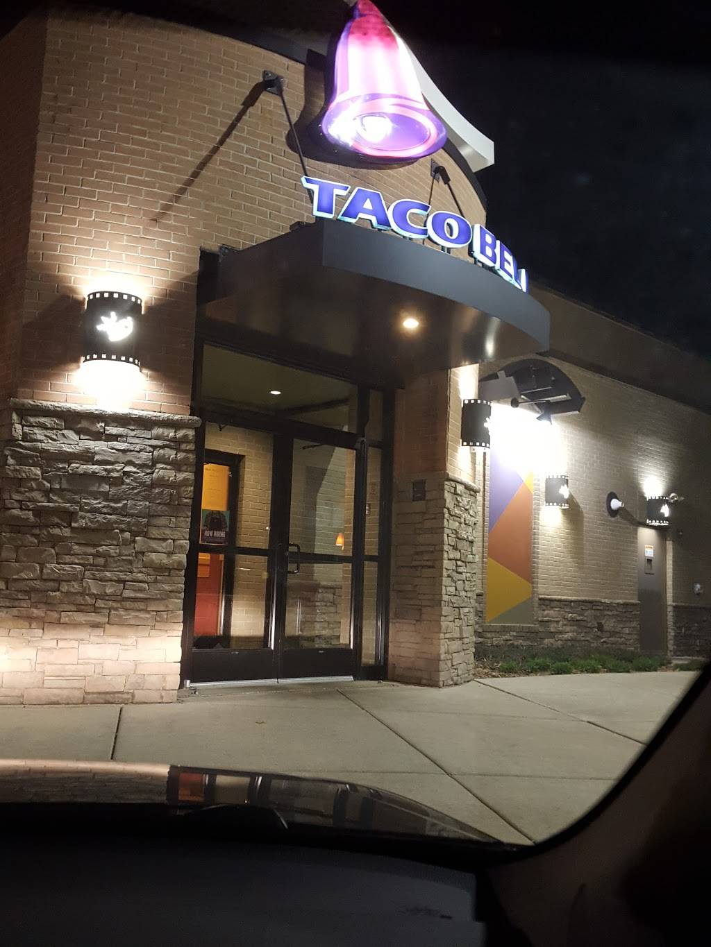Taco Bell | meal takeaway | 306 W Rollins Rd, Round Lake Beach, IL 60073, USA | 8475468220 OR +1 847-546-8220
