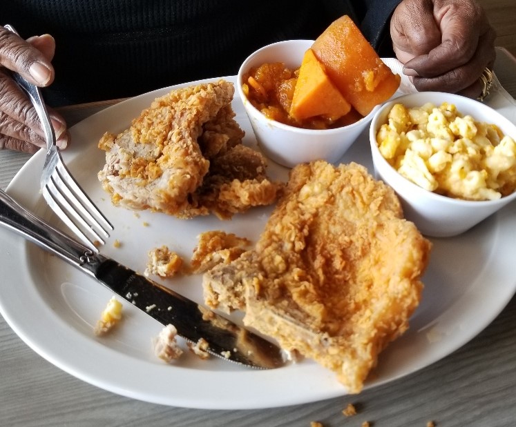 Lillie Maes Southern Buffet | restaurant | 29221 Northwestern Hwy, Southfield, MI 48034, USA | 2482336345 OR +1 248-233-6345