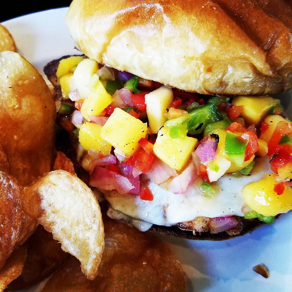 7th & Elm Bar & Grill | restaurant | 729 N 7th St, Terre Haute, IN 47807, USA | 8122347356 OR +1 812-234-7356