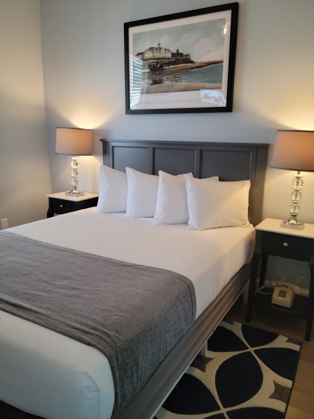 The National Hotel | restaurant | 36 Water St, New Shoreham, RI 02807, USA | 4014662901 OR +1 401-466-2901