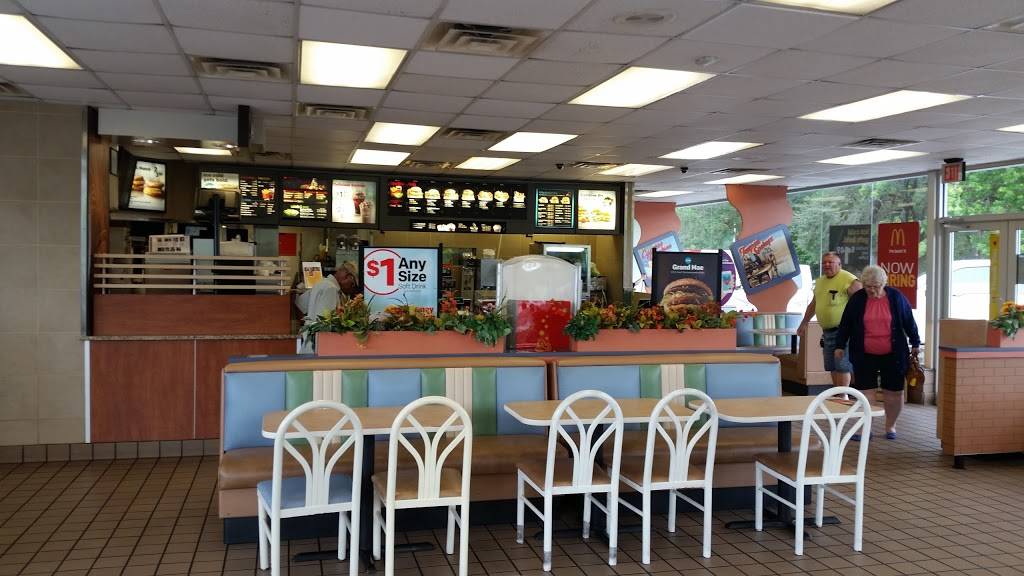 McDonalds | cafe | 7981 Ne7th Drive, Wildwood, FL 34785, USA | 3527484288 OR +1 352-748-4288