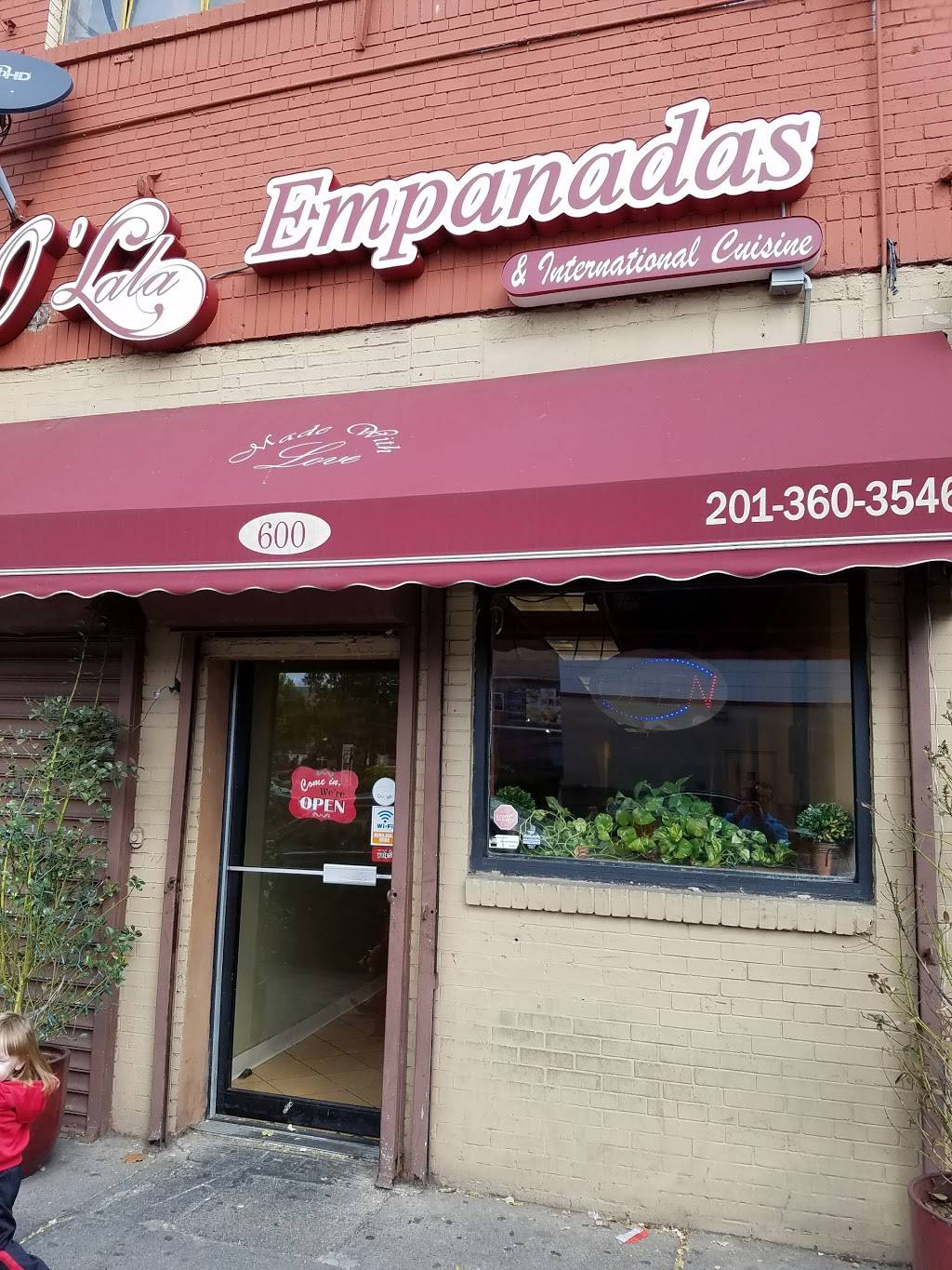 OLaLa Empanadas | restaurant | 600 Communipaw Ave, Jersey City, NJ 07304, USA | 2013603546 OR +1 201-360-3546