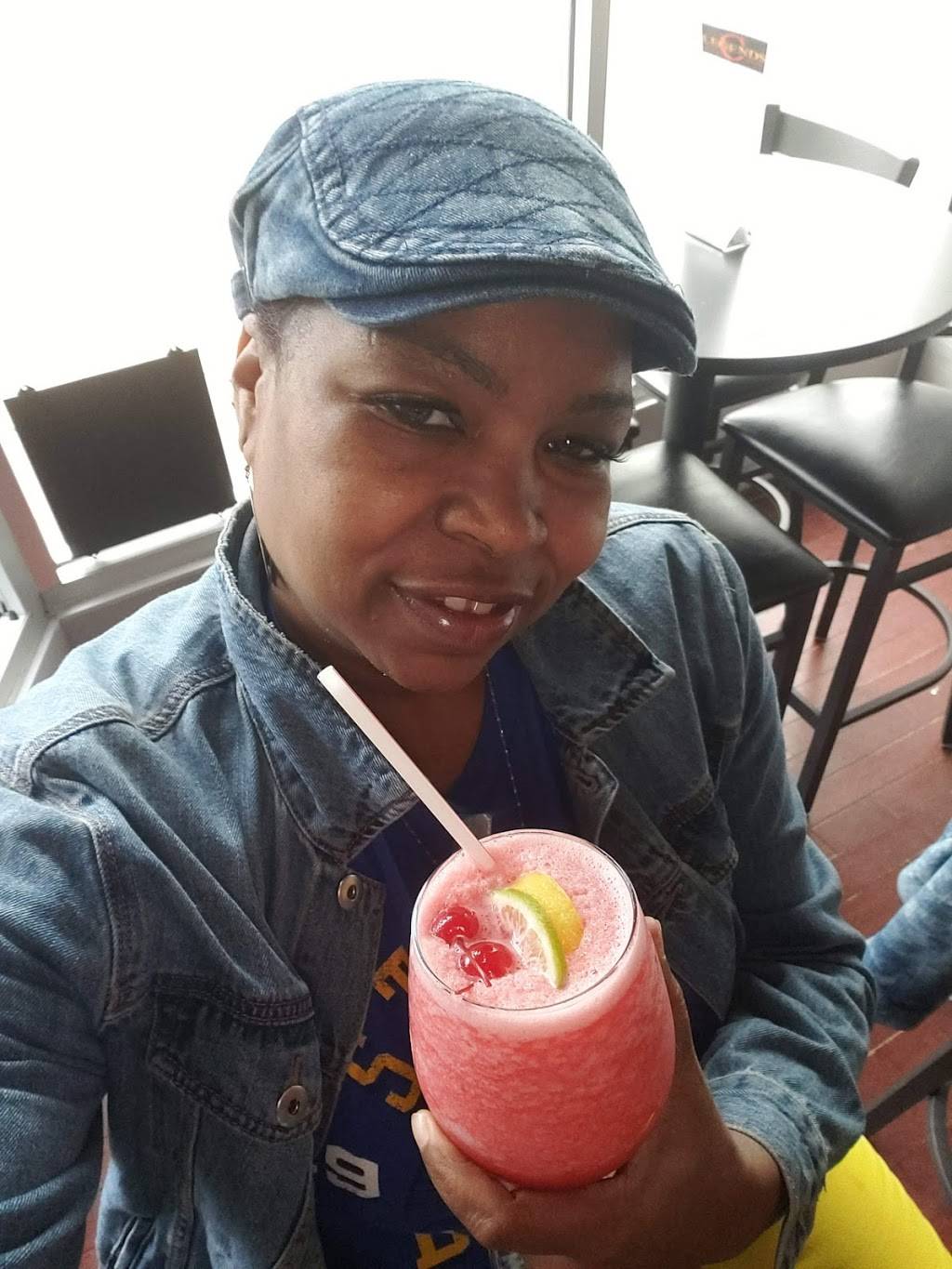 Legends Bar & Grill | restaurant | 2617 Marcus Ave, St. Louis, MO 63113, USA | 3148333838 OR +1 314-833-3838