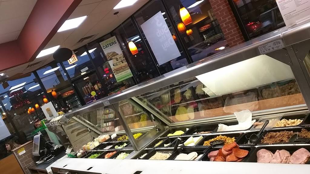 Subway Restaurants | restaurant | 1762 N Clybourn Ave, Chicago, IL 60614, USA | 3123350393 OR +1 312-335-0393