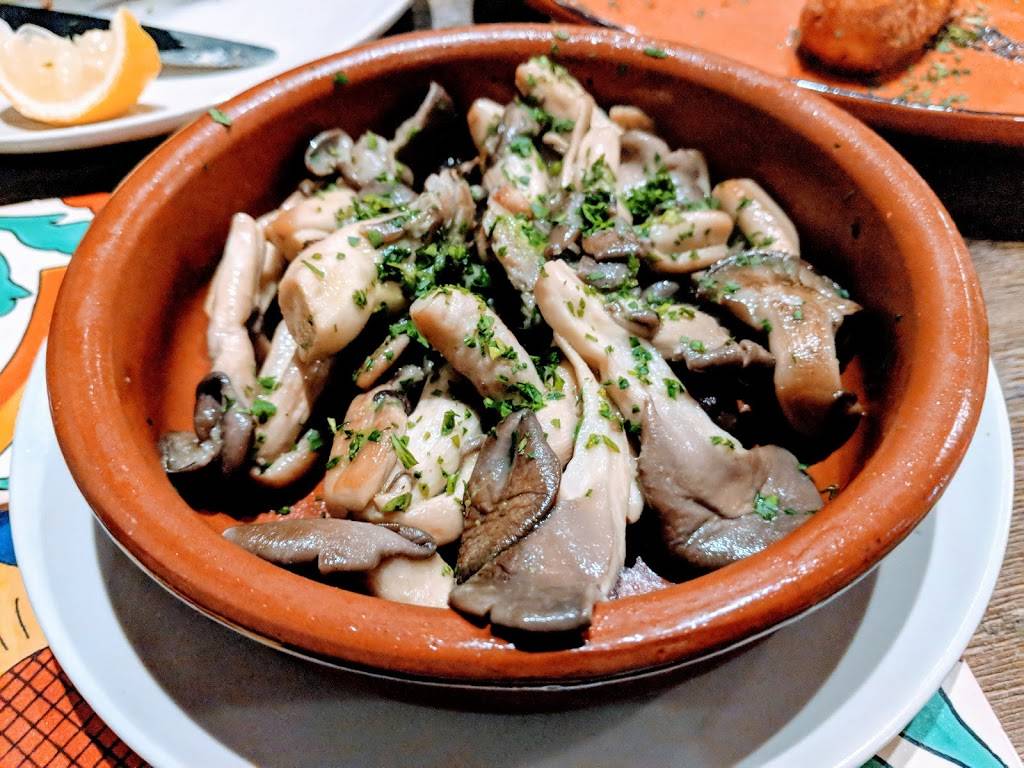 La Paella | restaurant | 1146 Queen St E, Toronto, ON M4M 1L1, Canada | 4165461055 OR +1 416-546-1055