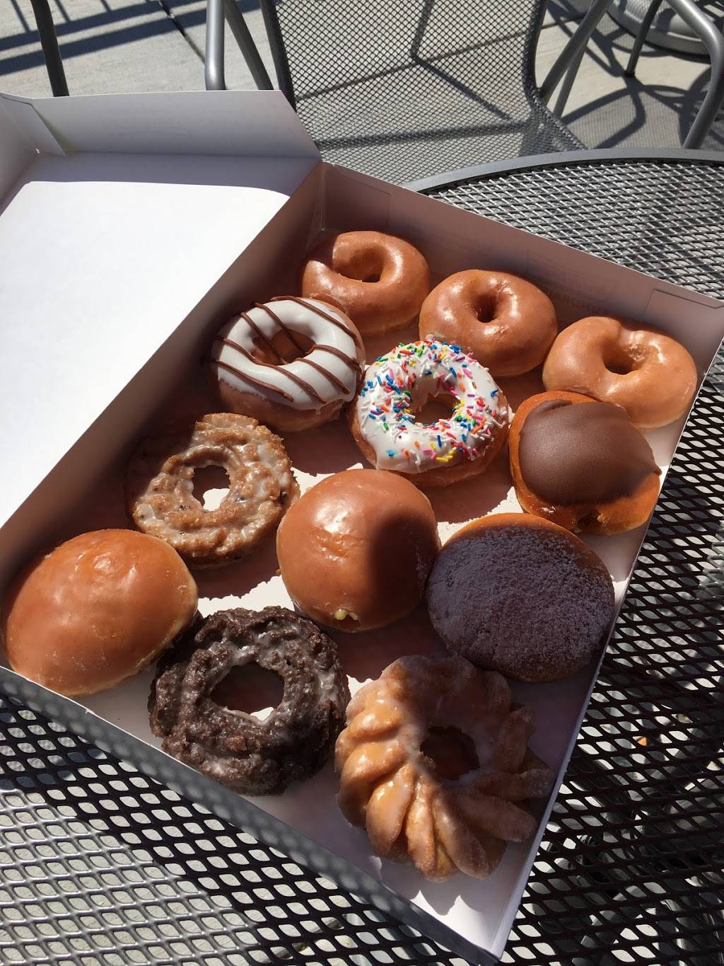 Krispy Kreme | bakery | 295 Merchant Walk Ave, Charlottesville, VA 22902, USA | 4342847812 OR +1 434-284-7812