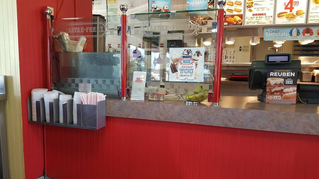 Wienerschnitzel | restaurant | 265 Orangethorpe Ave, Fullerton, CA 92832, USA | 7145251741 OR +1 714-525-1741