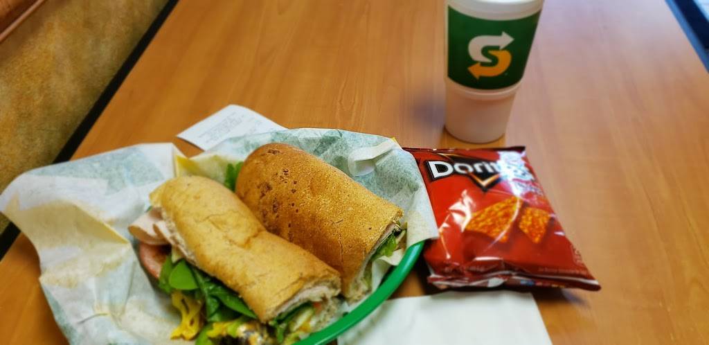 Subway | restaurant | 7672 N Canton Center Rd, Canton, MI 48187, USA | 7342075081 OR +1 734-207-5081