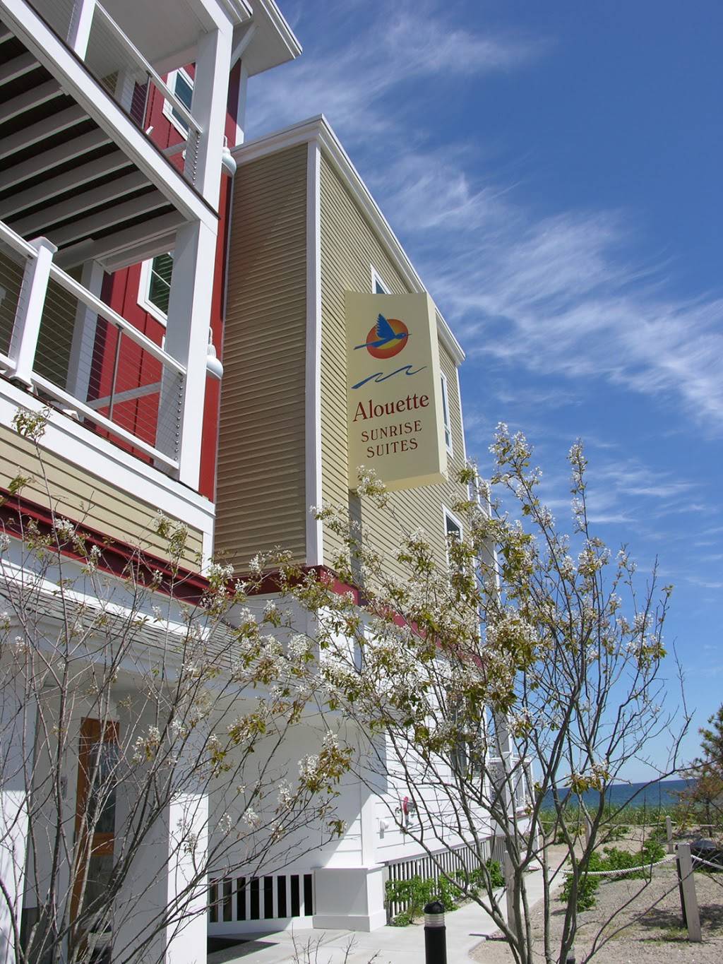 Alouette Sunrise Suites | cafe | 2 Mullen St, Old Orchard Beach, ME 04064, USA | 2079344151 OR +1 207-934-4151