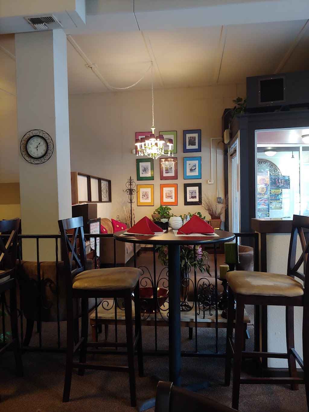 Doras Gourmet Cafe | restaurant | 263 N State St, Ukiah, CA 95482, USA | 7074623726 OR +1 707-462-3726