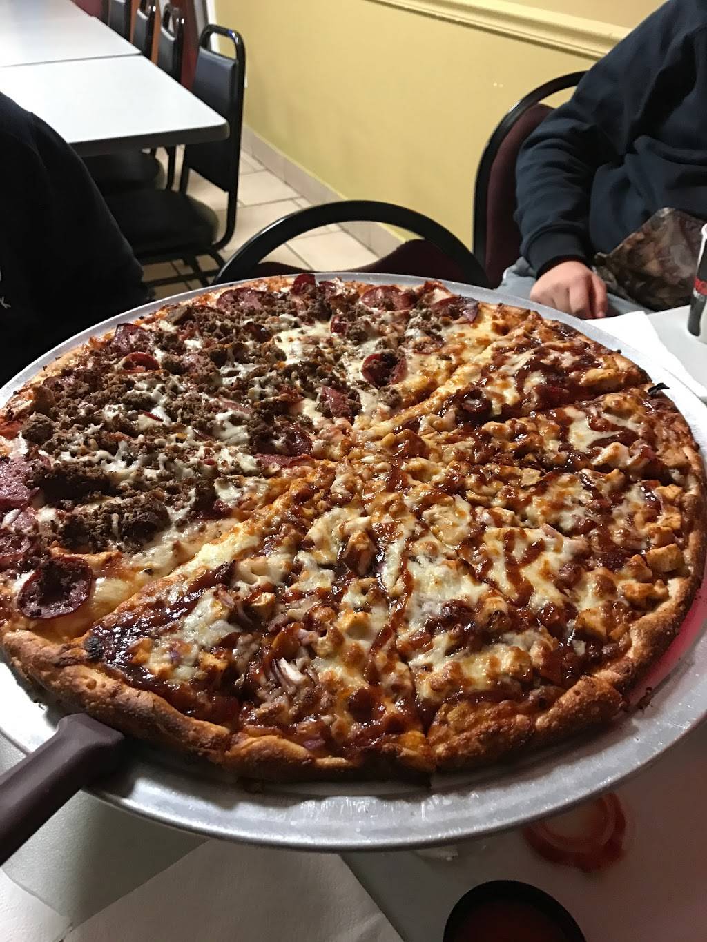 Sals Pizza | restaurant | 5084 Chase Rd, Dearborn, MI 48126, USA | 3135815700 OR +1 313-581-5700