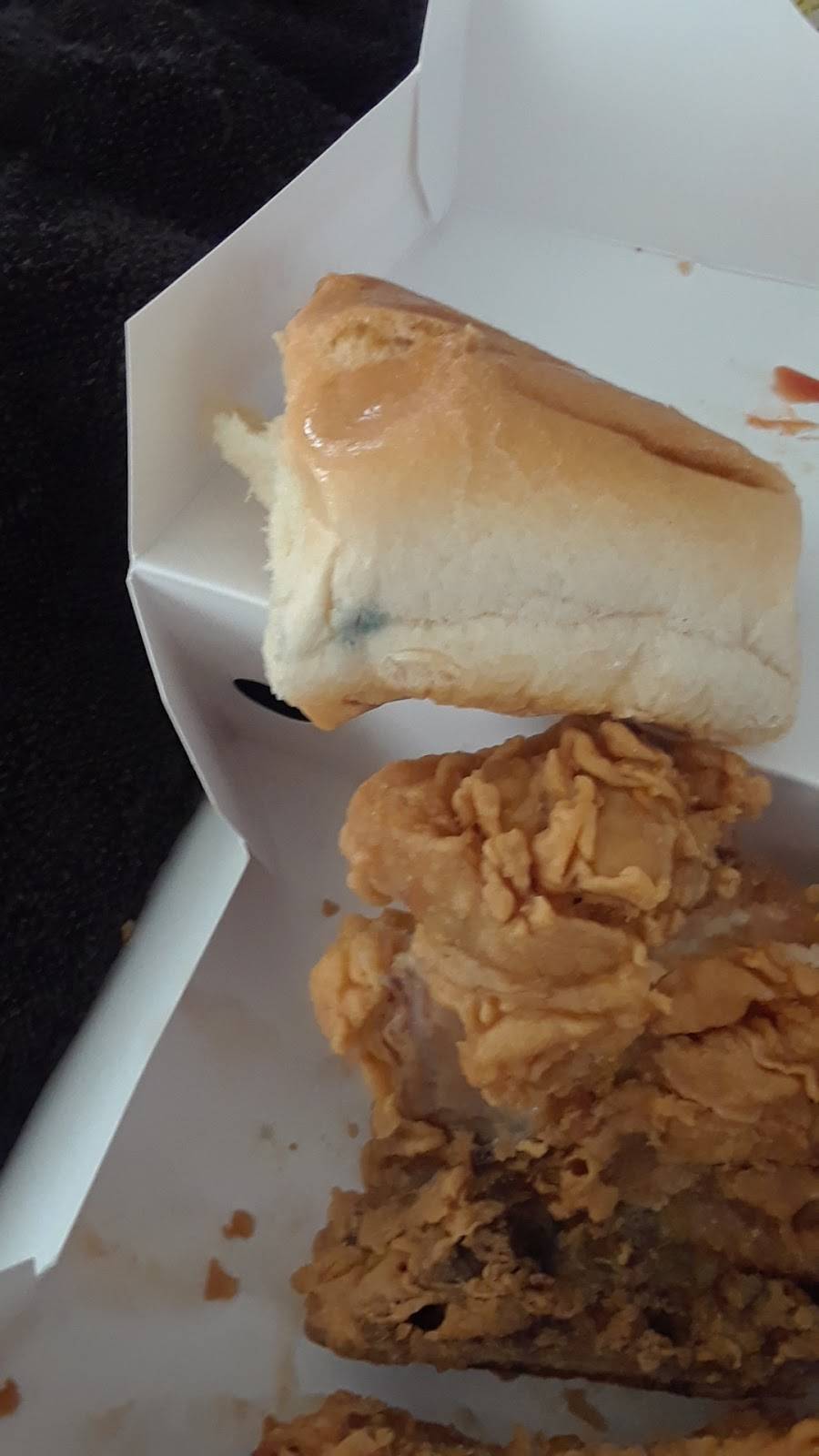 Williams Fried Chicken | restaurant | 2660 Robert B Cullum Blvd, Dallas, TX 75210, USA | 2144215150 OR +1 214-421-5150