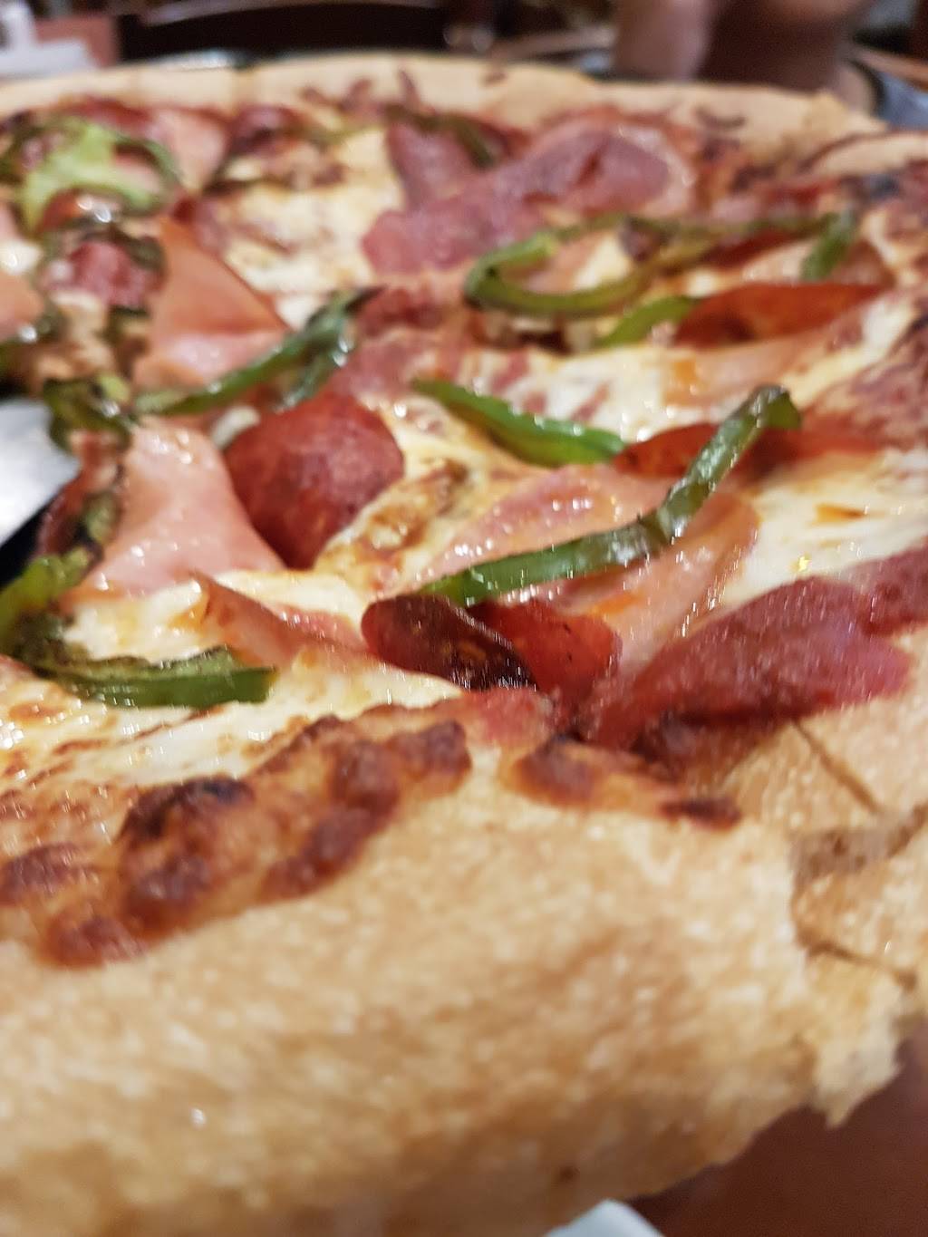 Boston Pizza | restaurant | 270 North Service Rd W, Oakville, ON L6M 2R8, Canada | 9058498100 OR +1 905-849-8100