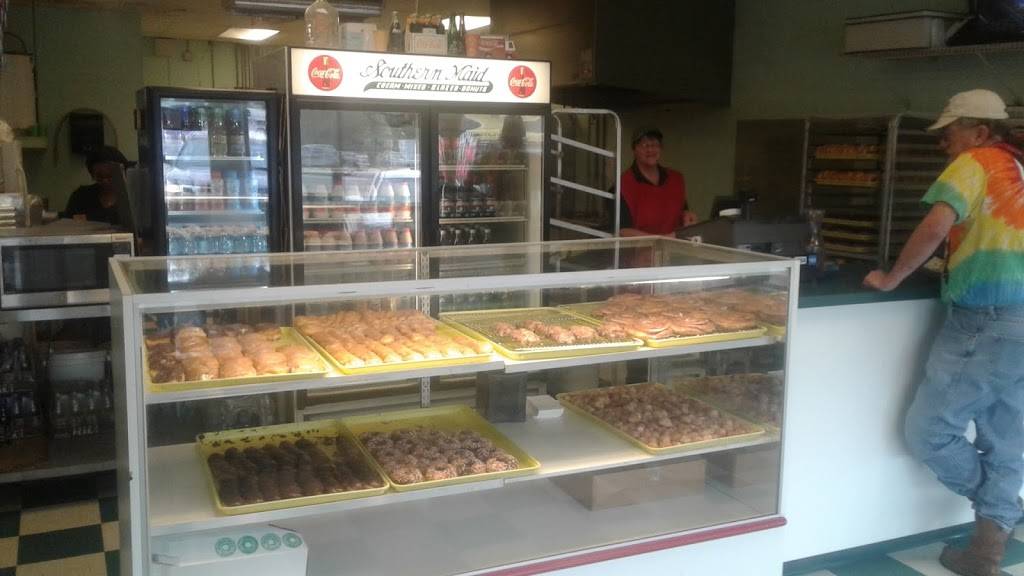 Southern Maid Donuts | bakery | 3161 N Market St, Shreveport, LA 71107, USA | 3184257011 OR +1 318-425-7011