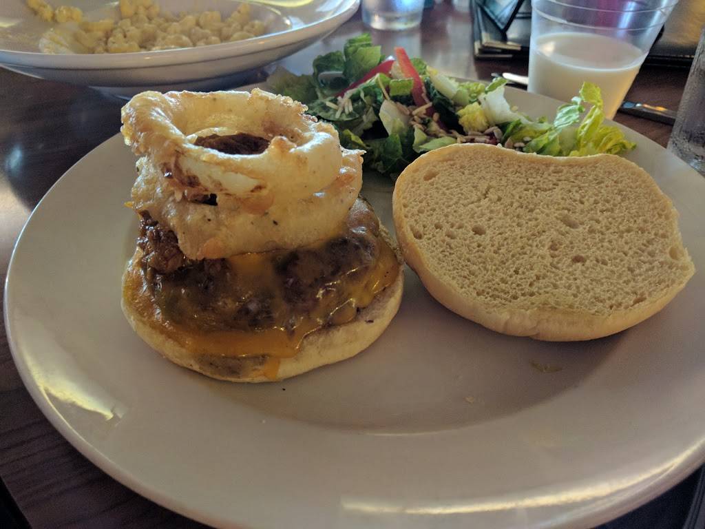 The Woodcliff Restaurant | meal takeaway | 980 County Rd W, Fremont, NE 68025, USA | 4027212922 OR +1 402-721-2922