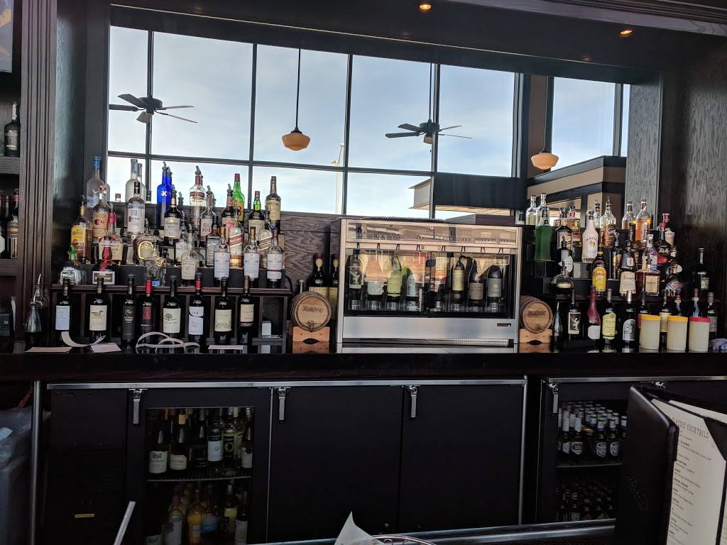 Maggianos Little Italy | restaurant | 7025 W 135th St, Overland Park, KS 66223, USA | 9138978020 OR +1 913-897-8020