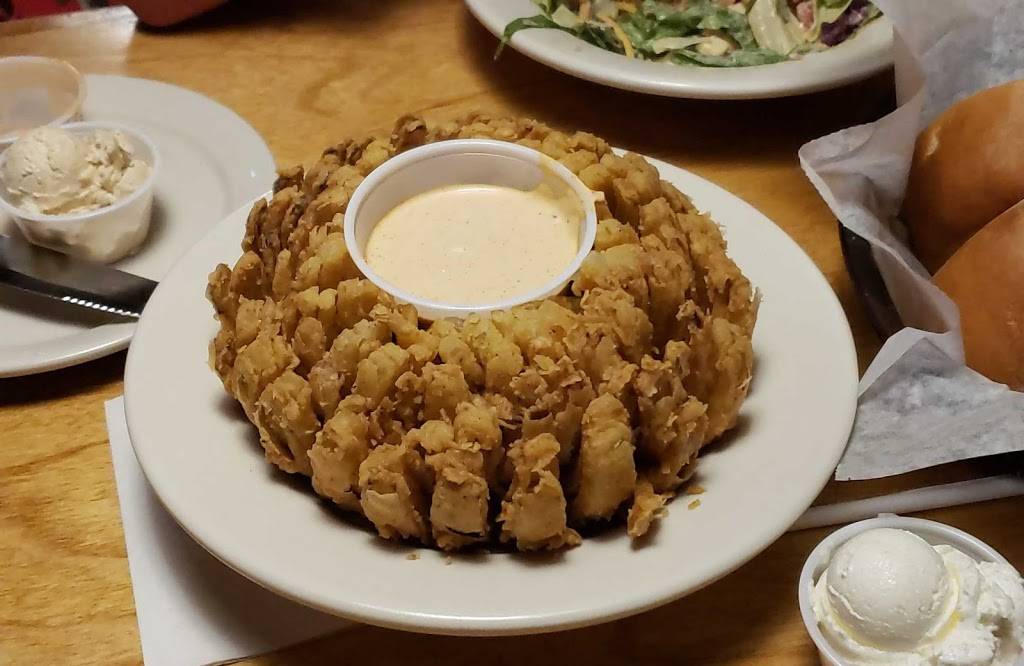 Texas Roadhouse | restaurant | 6640 Edwardsville Crossing Dr, Edwardsville, IL 62025, USA | 6186568000 OR +1 618-656-8000