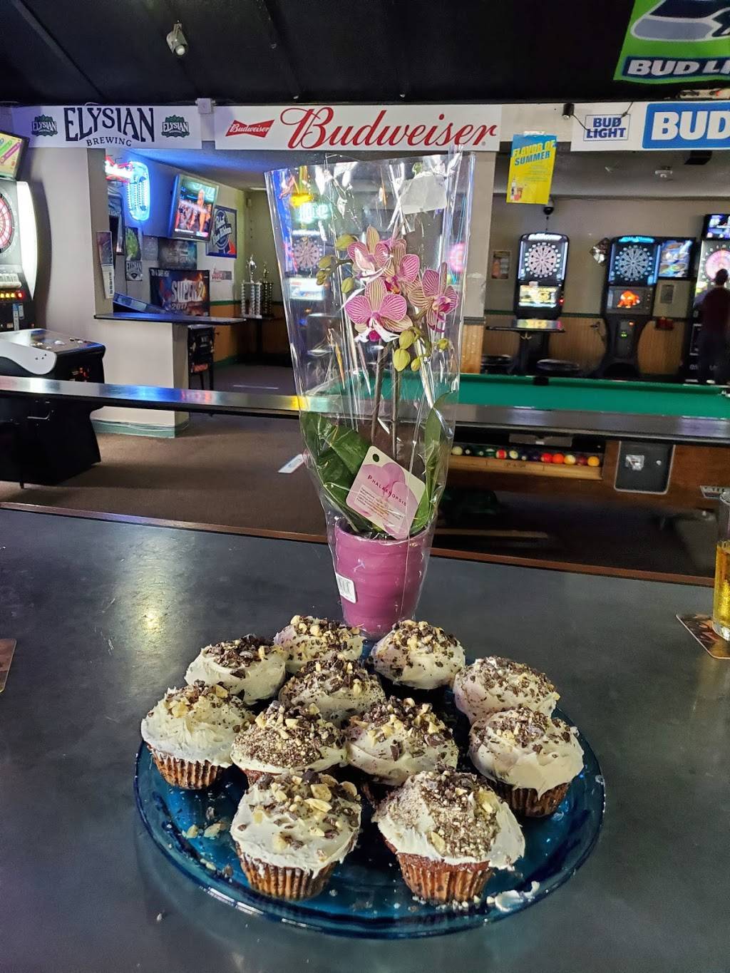 Just Left Pub & Grill | restaurant | 4308 198th St SW, Lynnwood, WA 98036, USA | 4257767379 OR +1 425-776-7379