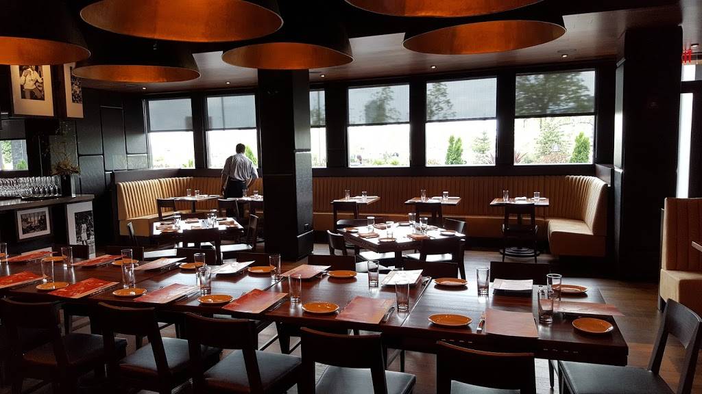 Michael Jordans Restaurant | cafe | 1225 22nd St, Oak Brook, IL 60523, USA | 6308282932 OR +1 630-828-2932