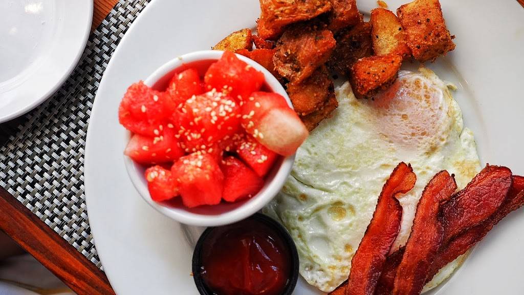 Poogans Porch | restaurant | 72 Queen St, Charleston, SC 29401, USA | 8435772337 OR +1 843-577-2337