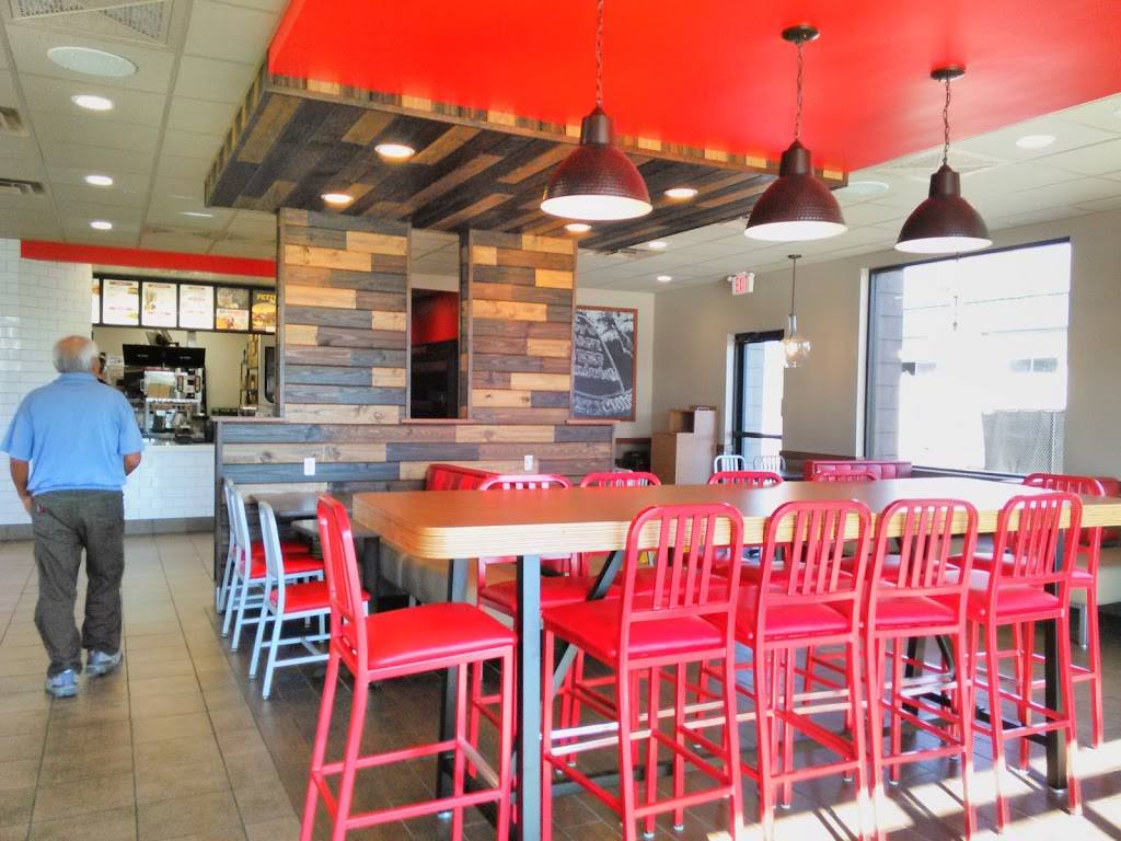 Arbys | restaurant | 1135 Commercial Way, Spring Hill, FL 34606, USA | 3528357385 OR +1 352-835-7385