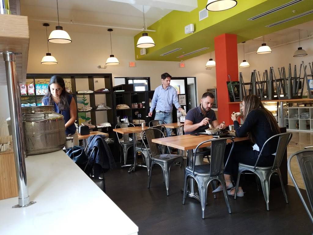 Choices Cafe Coconut Grove | restaurant | 2895 McFarlane Rd, Coconut Grove, FL 33133, USA | 3054140330 OR +1 305-414-0330