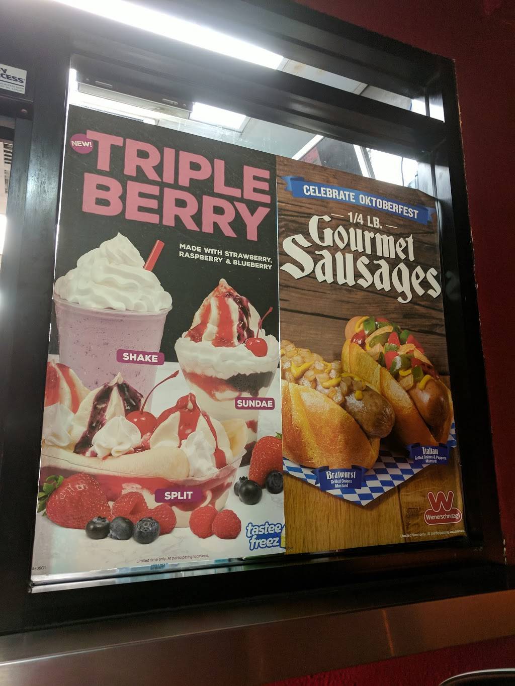 Wienerschnitzel | restaurant | 1852 Rosecrans St, San Diego, CA 92106, USA | 6192241197 OR +1 619-224-1197