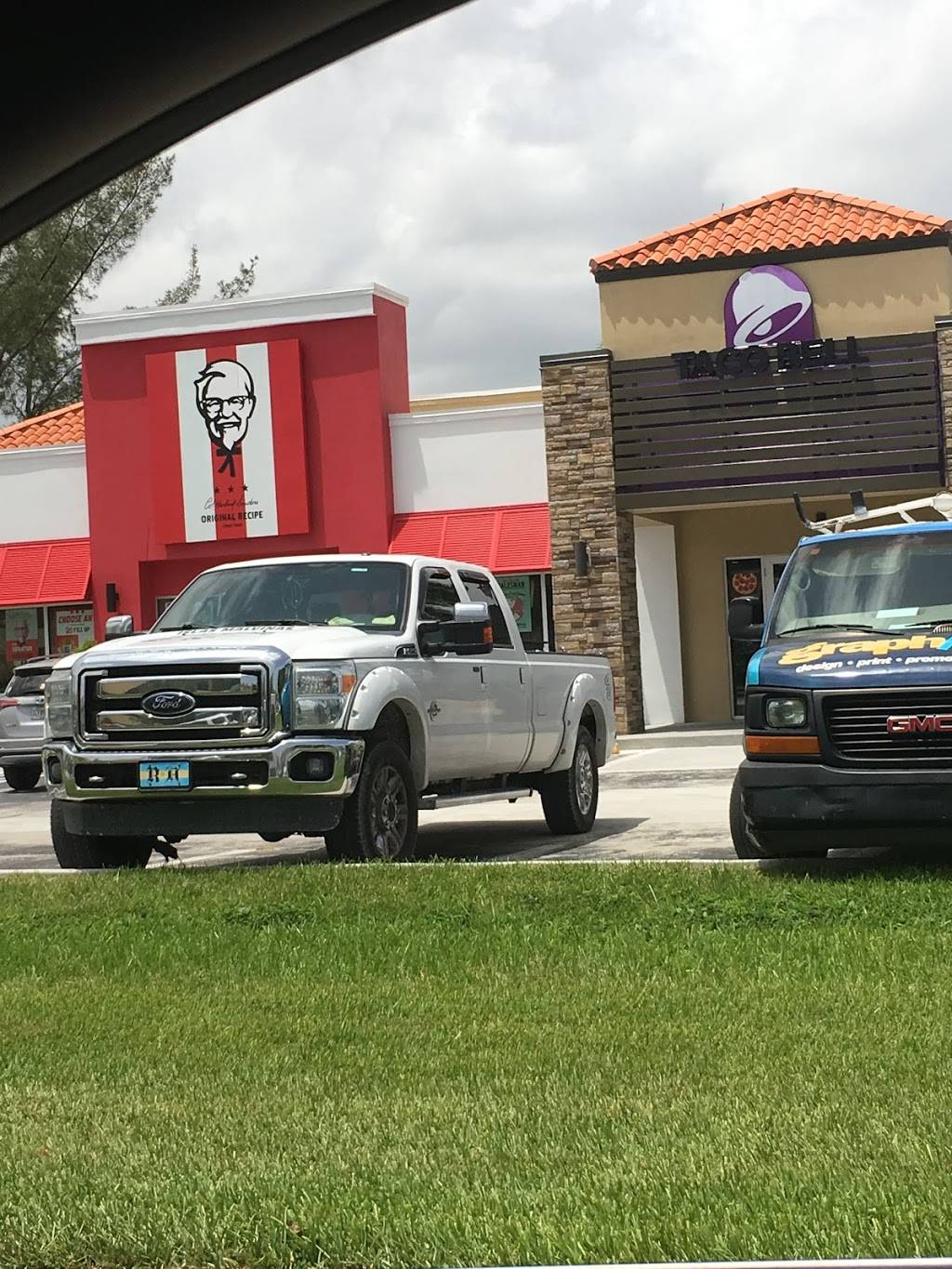 KFC | restaurant | 8363 W Flagler St, Miami, FL 33144, USA | 3052671356 OR +1 305-267-1356