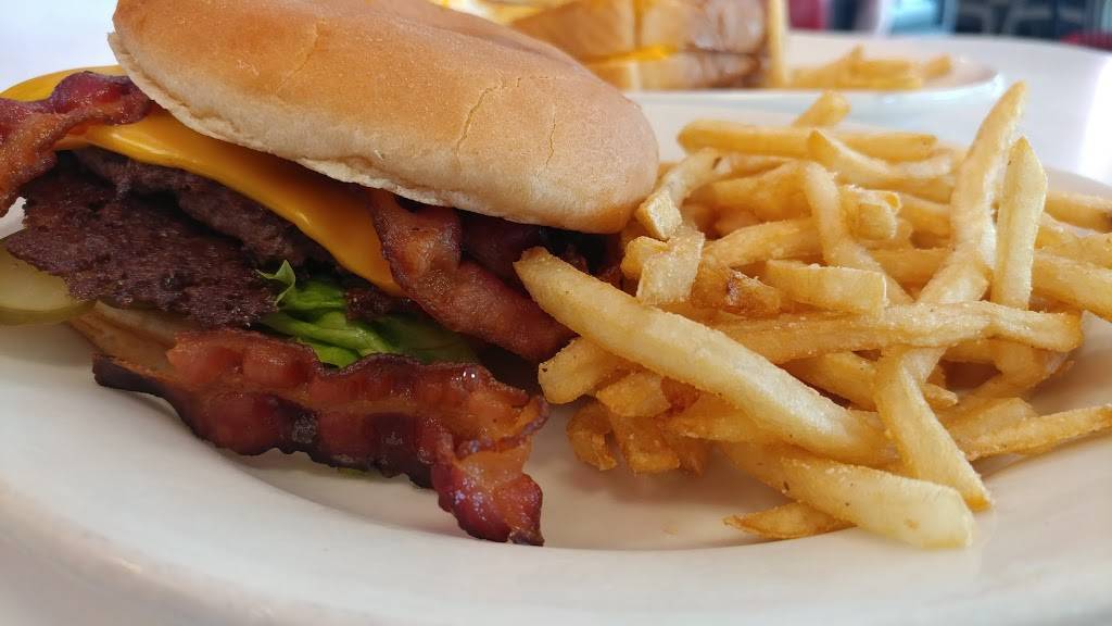 Steak n Shake | restaurant | 796 Maple Valley Dr, Farmington, MO 63640, USA | 5737600100 OR +1 573-760-0100