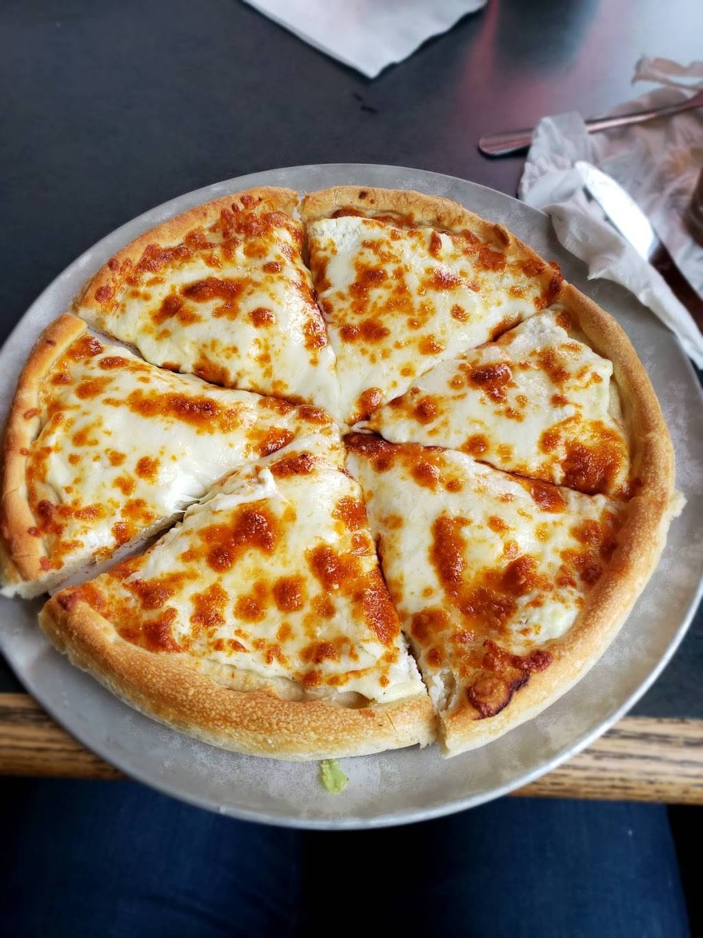 Holiday Restaurant & Pizza | restaurant | 12 Main St, Ellington, CT 06029, USA | 8608716733 OR +1 860-871-6733