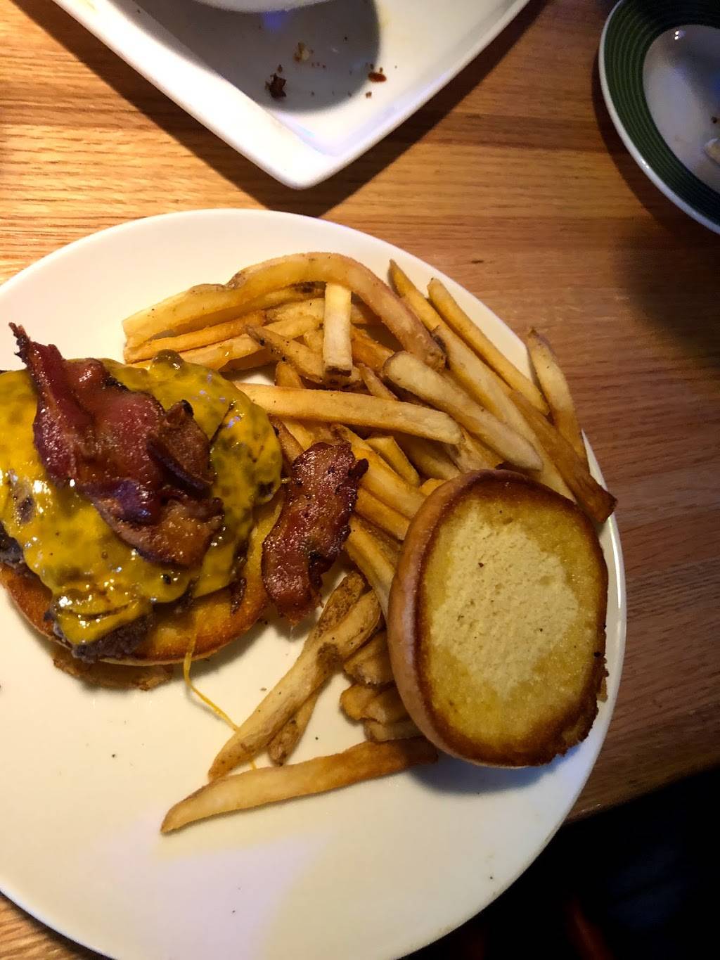 Applebees Grill + Bar | restaurant | 555 Hubbard Ave, Pittsfield, MA 01201, USA | 4134995157 OR +1 413-499-5157