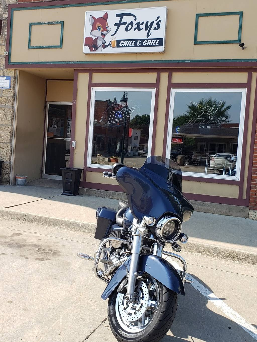 Foxys Chill and Grill | restaurant | 347 E Main St, Central City, IA 52214, USA | 3194383333 OR +1 319-438-3333